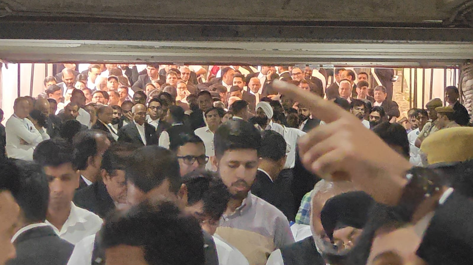 Ruckus at Rajasthan High Court Jaipur During Bar Council Elections Amid Mismanagement