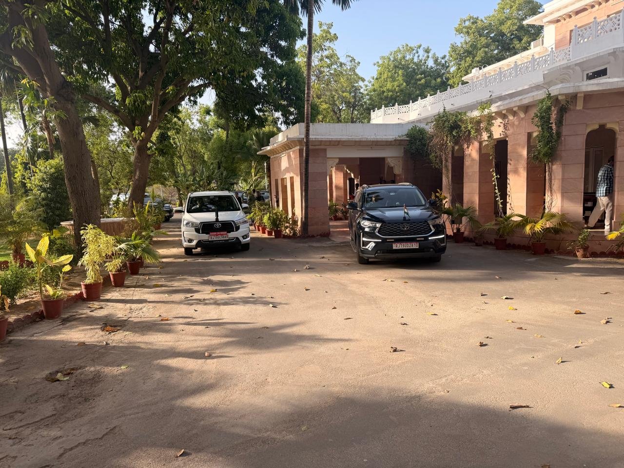 Rajasthan Chief Justice Adopts Car Pooling Between Jodhpur and Jaipur, Sends Strong Fuel Saving Message
